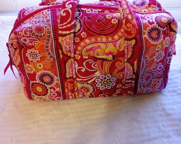 Vera Bradley Handbags - Vera Bradley shoulder bag